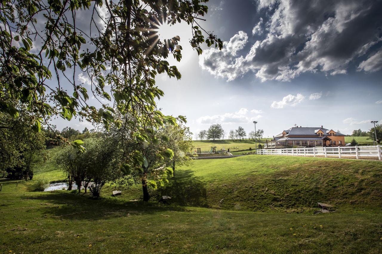 Hotel Horse Riding - Jezdecky Areal Тршице Экстерьер фото