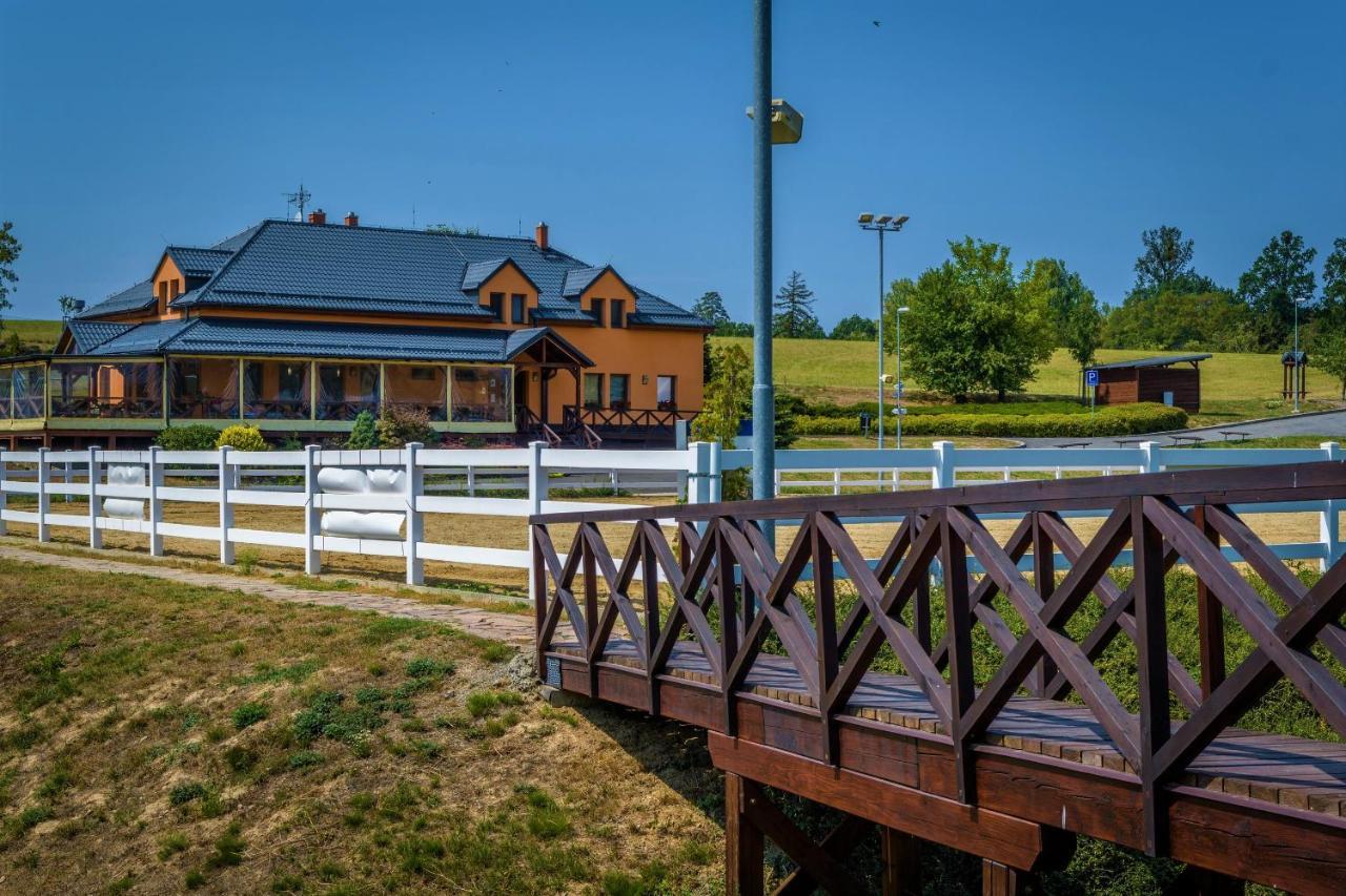 Hotel Horse Riding - Jezdecky Areal Тршице Экстерьер фото